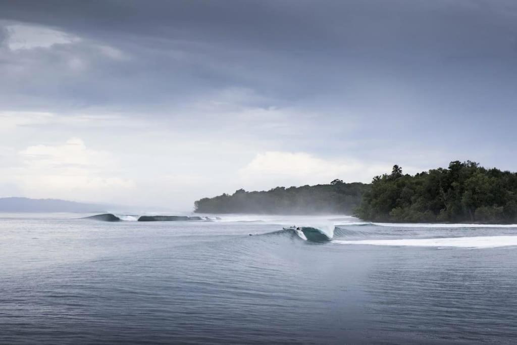 Pinang Island - Private Island Sea View Bungalows Singkil  エクステリア 写真