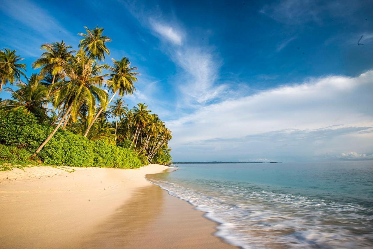 Pinang Island - Private Island Sea View Bungalows Singkil  エクステリア 写真