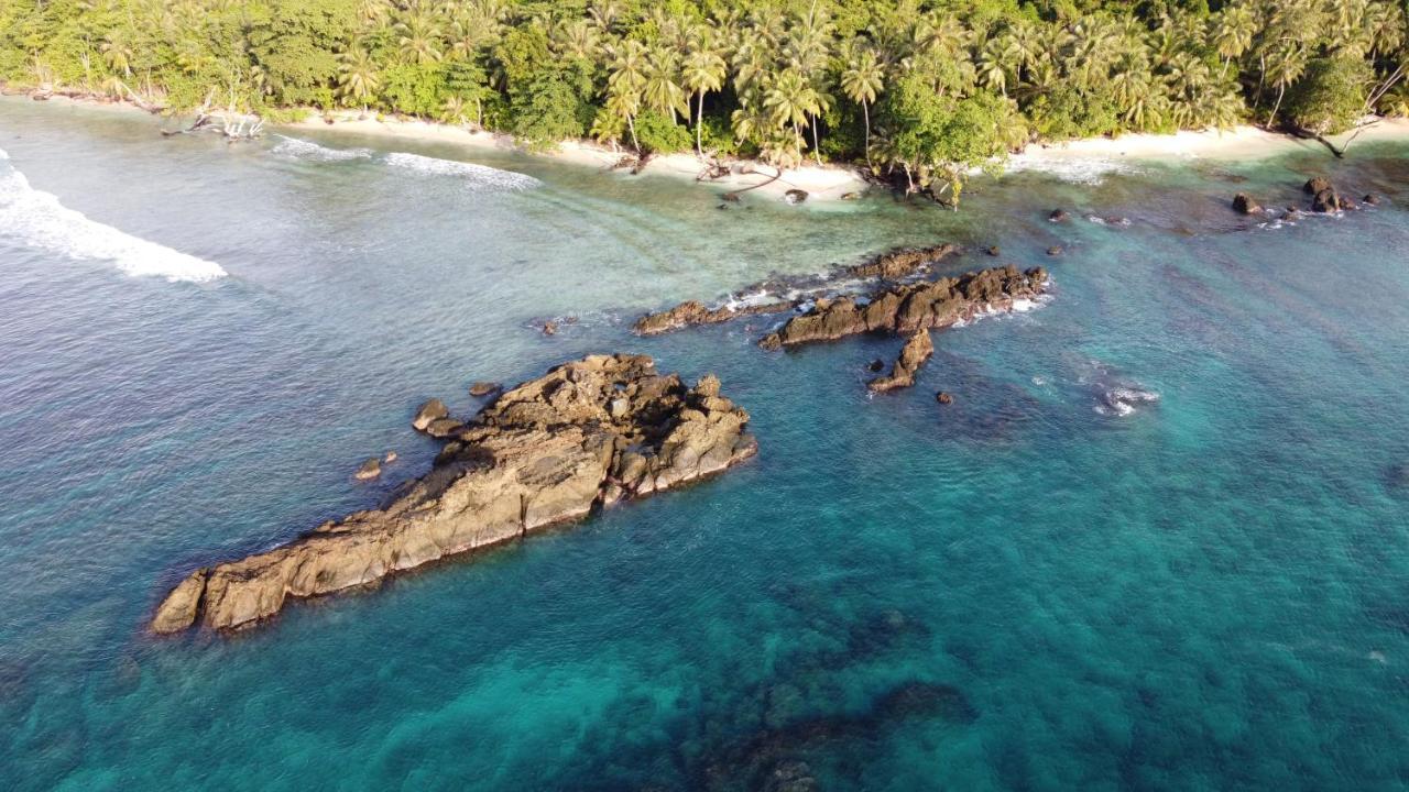 Pinang Island - Private Island Sea View Bungalows Singkil  エクステリア 写真