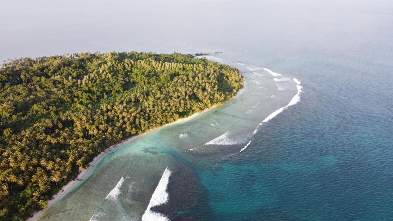 Pinang Island - Private Island Sea View Bungalows Singkil  エクステリア 写真