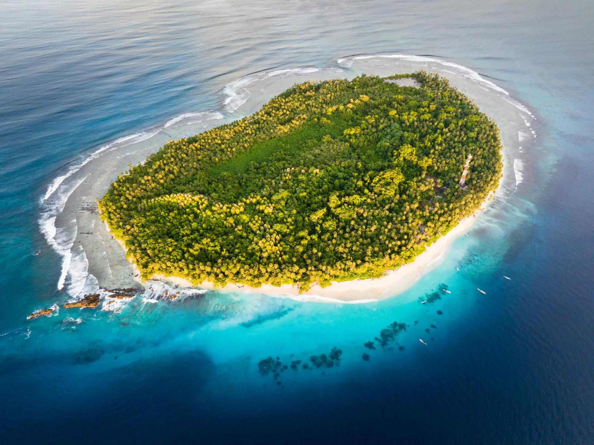 Pinang Island - Private Island Sea View Bungalows Singkil  エクステリア 写真