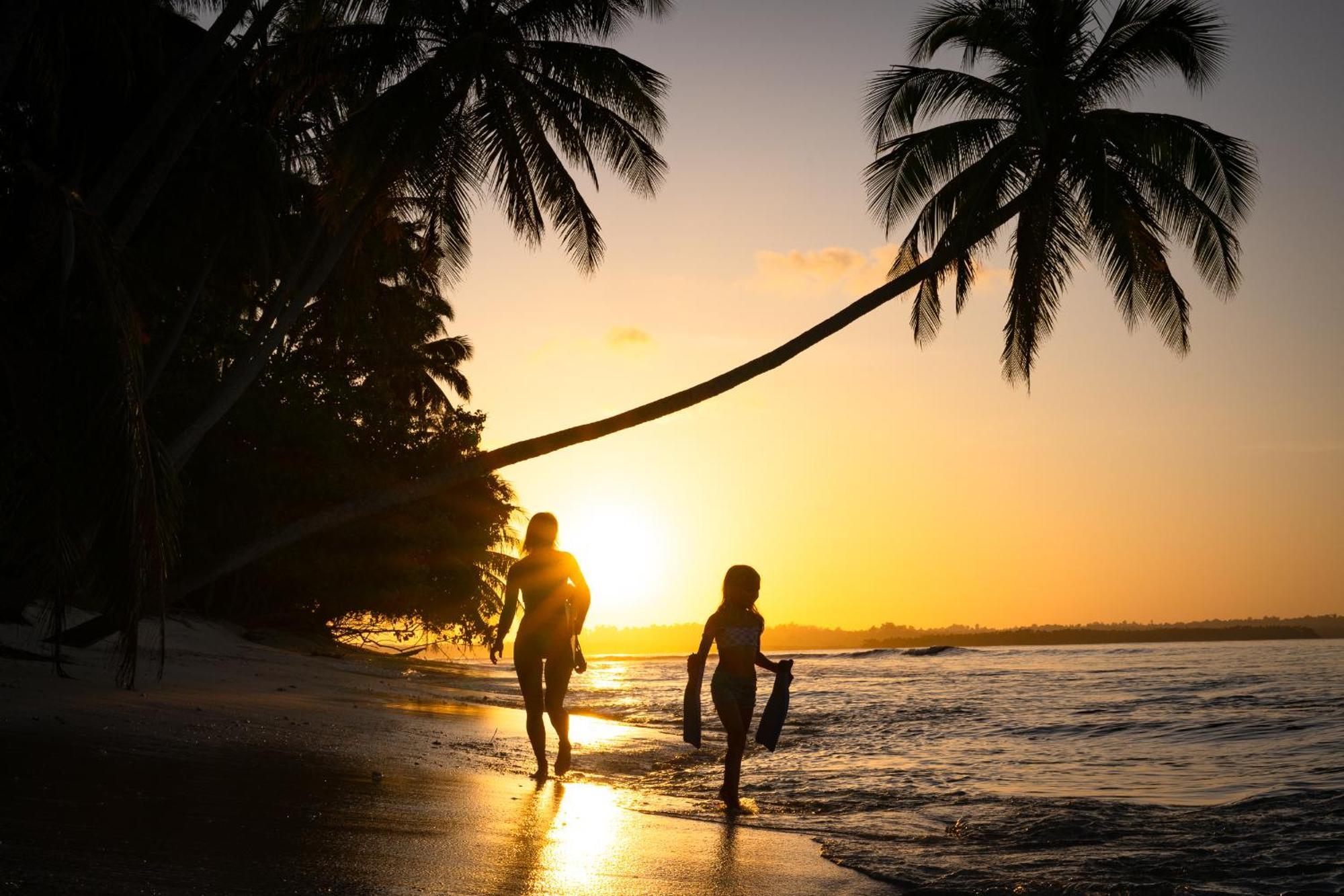 Pinang Island - Private Island Sea View Bungalows Singkil  エクステリア 写真