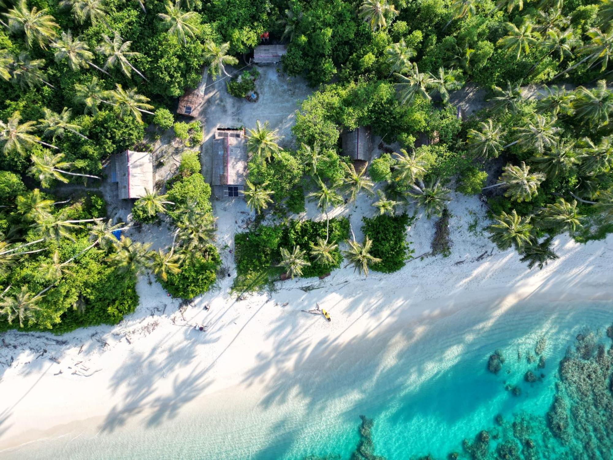 Pinang Island - Private Island Sea View Bungalows Singkil  エクステリア 写真