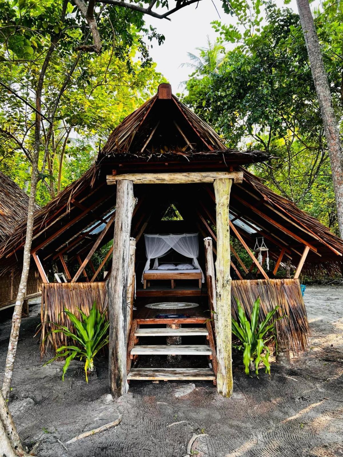 Pinang Island - Private Island Sea View Bungalows Singkil  エクステリア 写真