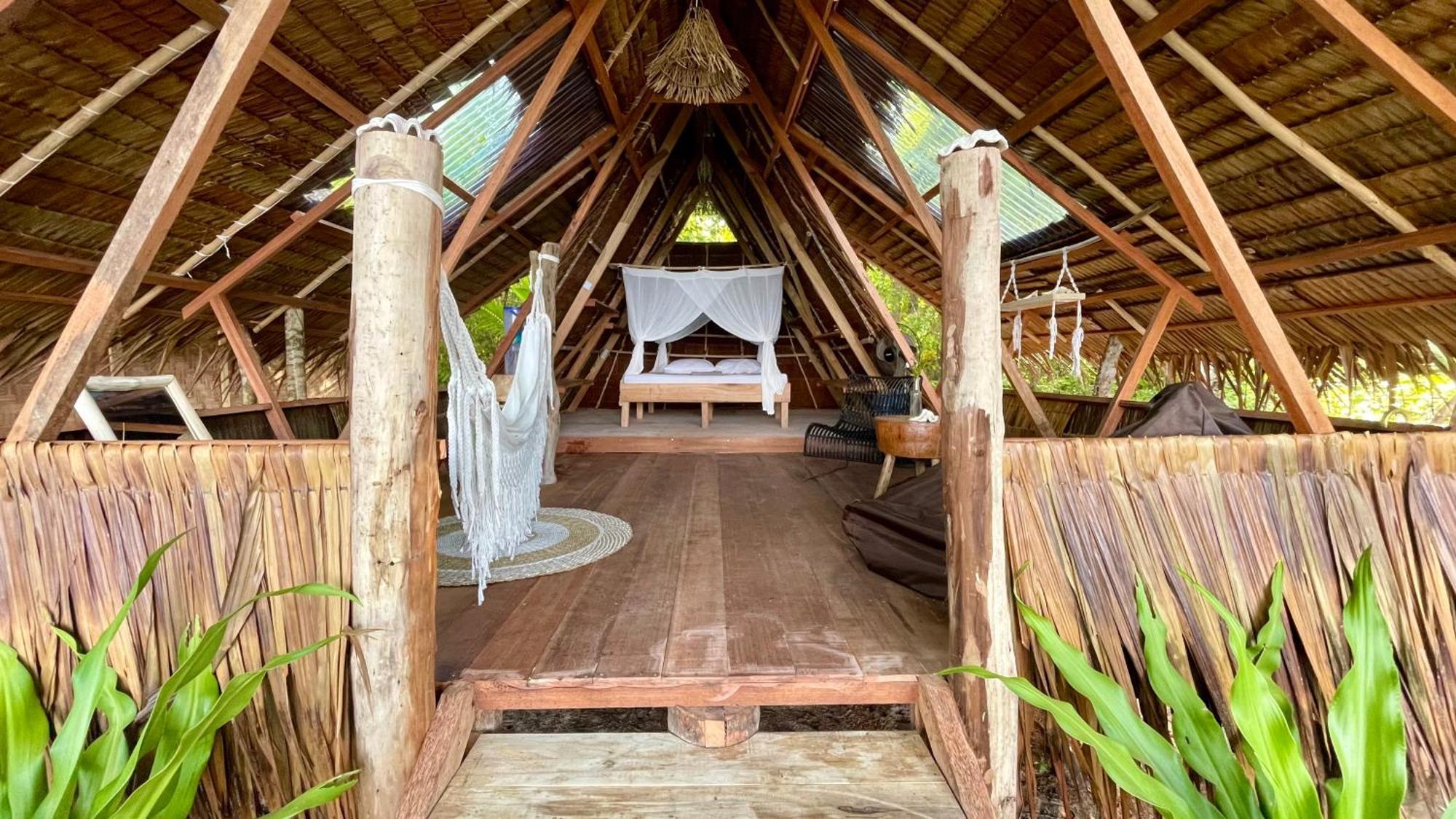 Pinang Island - Private Island Sea View Bungalows Singkil  部屋 写真