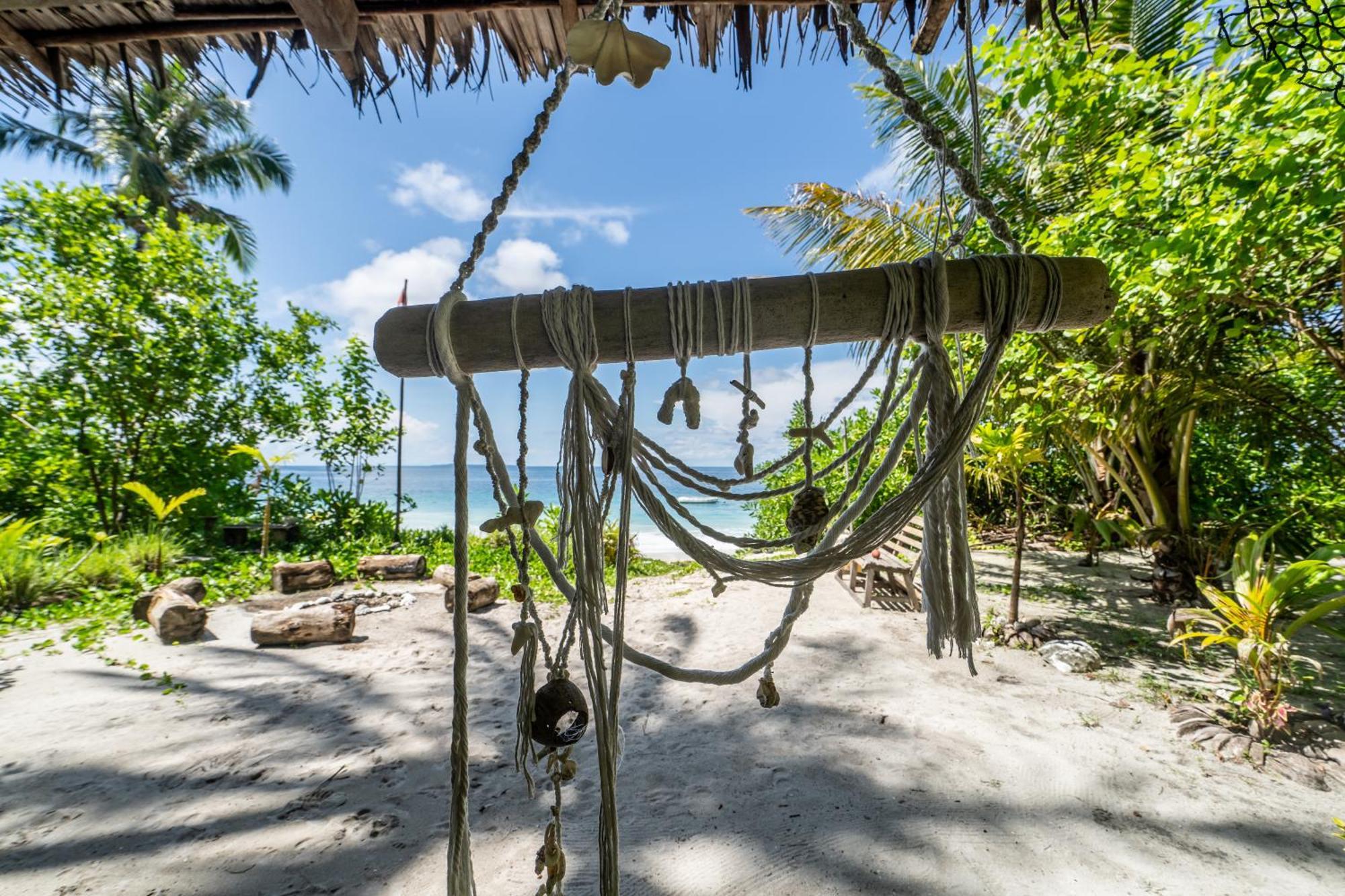 Pinang Island - Private Island Sea View Bungalows Singkil  エクステリア 写真