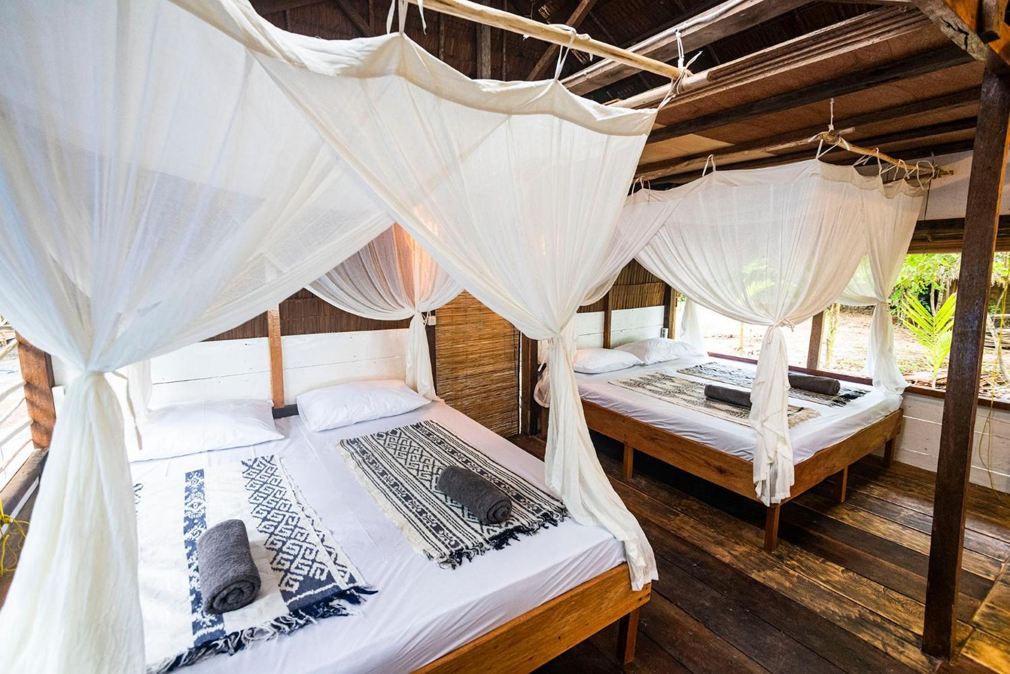 Pinang Island - Private Island Sea View Bungalows Singkil  エクステリア 写真