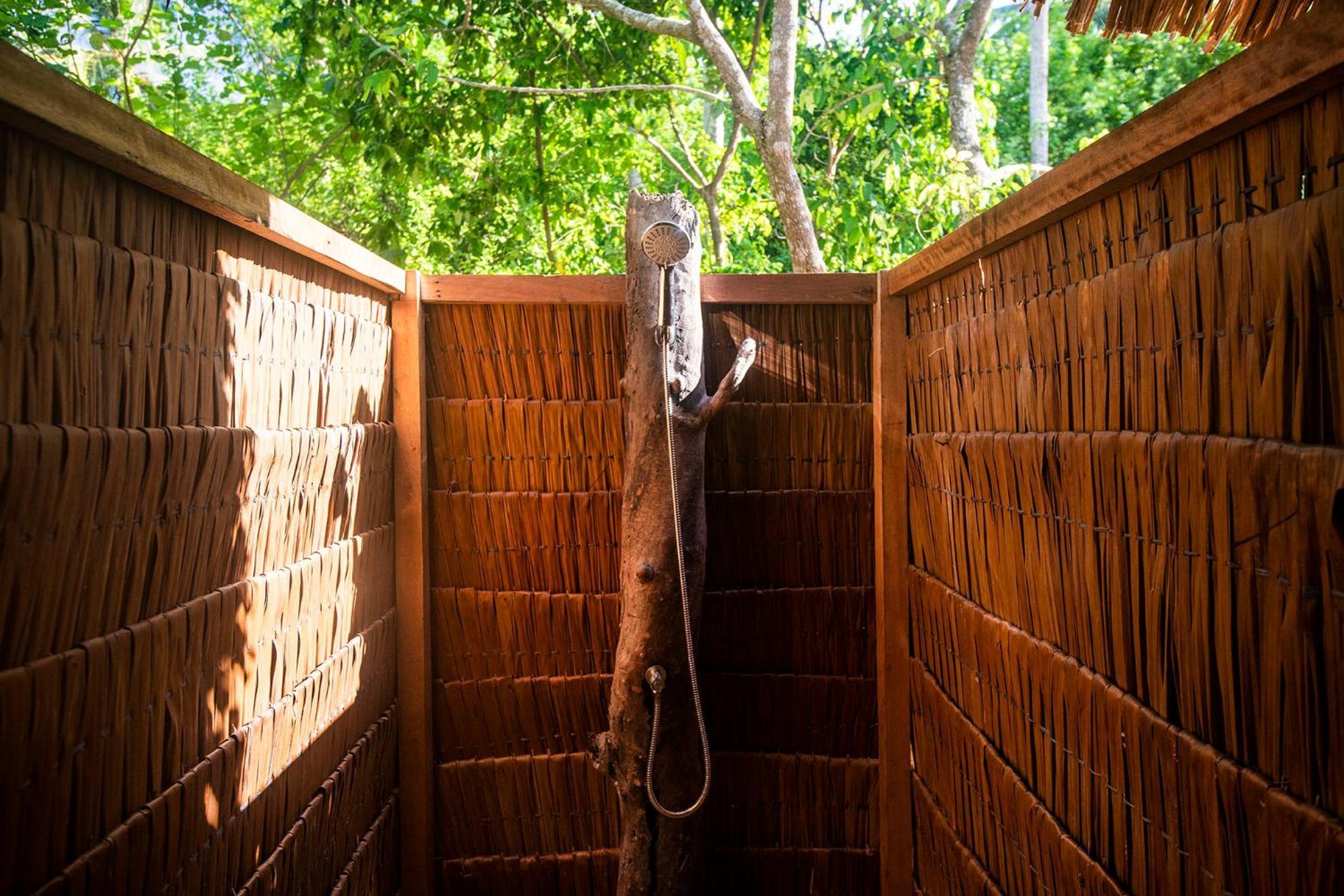 Pinang Island - Private Island Sea View Bungalows Singkil  部屋 写真
